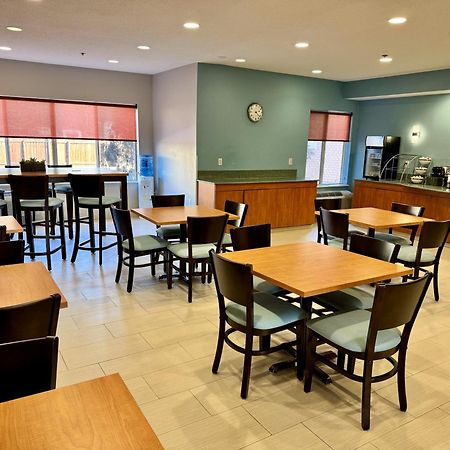 Days Inn & Suites By Wyndham Madison Exteriér fotografie