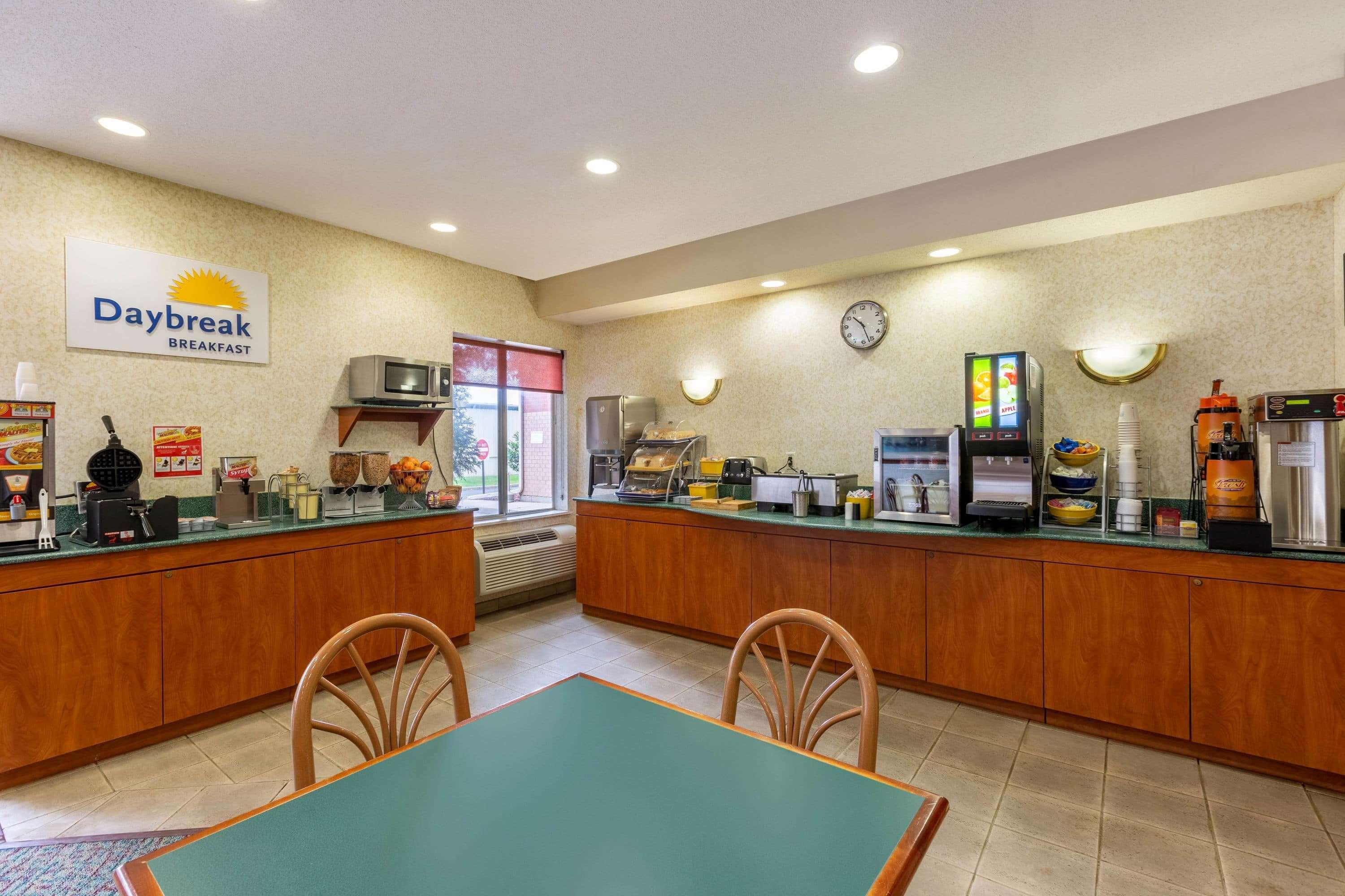 Days Inn & Suites By Wyndham Madison Exteriér fotografie