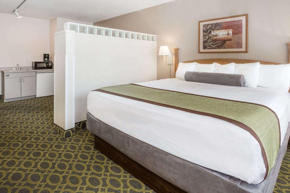 Days Inn & Suites By Wyndham Madison Exteriér fotografie
