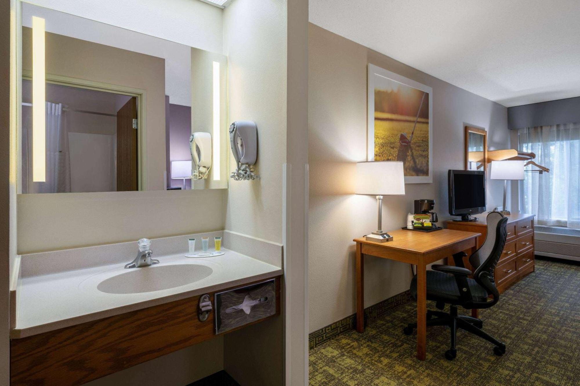 Days Inn & Suites By Wyndham Madison Exteriér fotografie