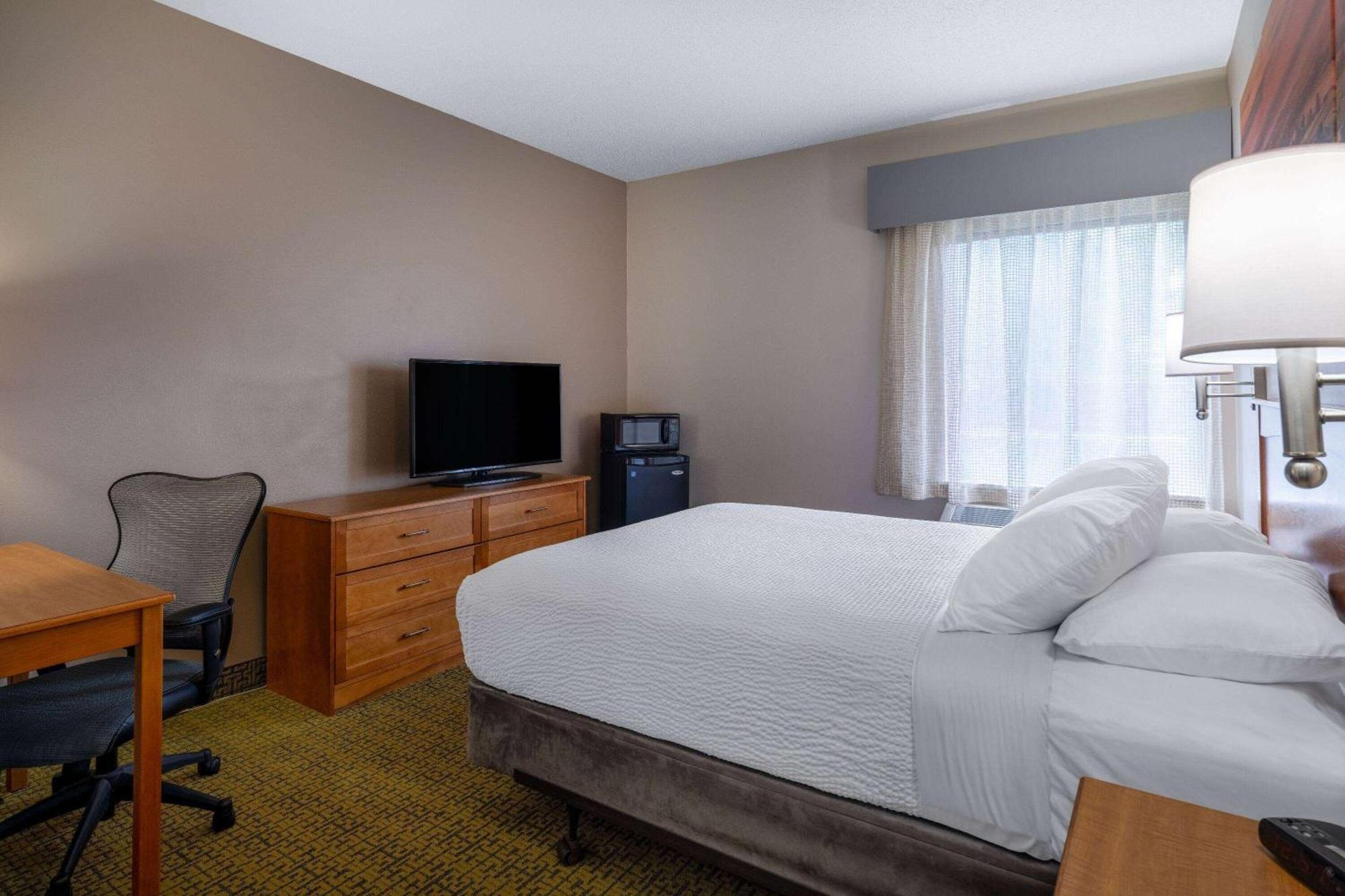 Days Inn & Suites By Wyndham Madison Exteriér fotografie