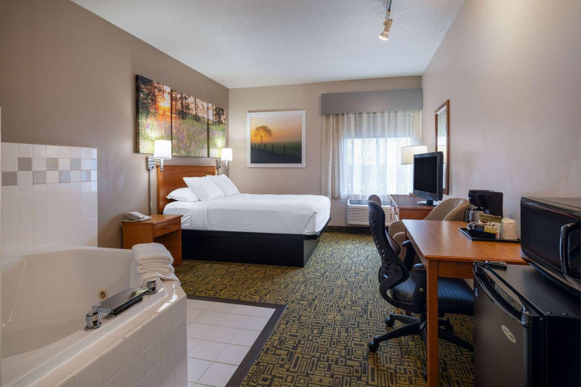 Days Inn & Suites By Wyndham Madison Exteriér fotografie