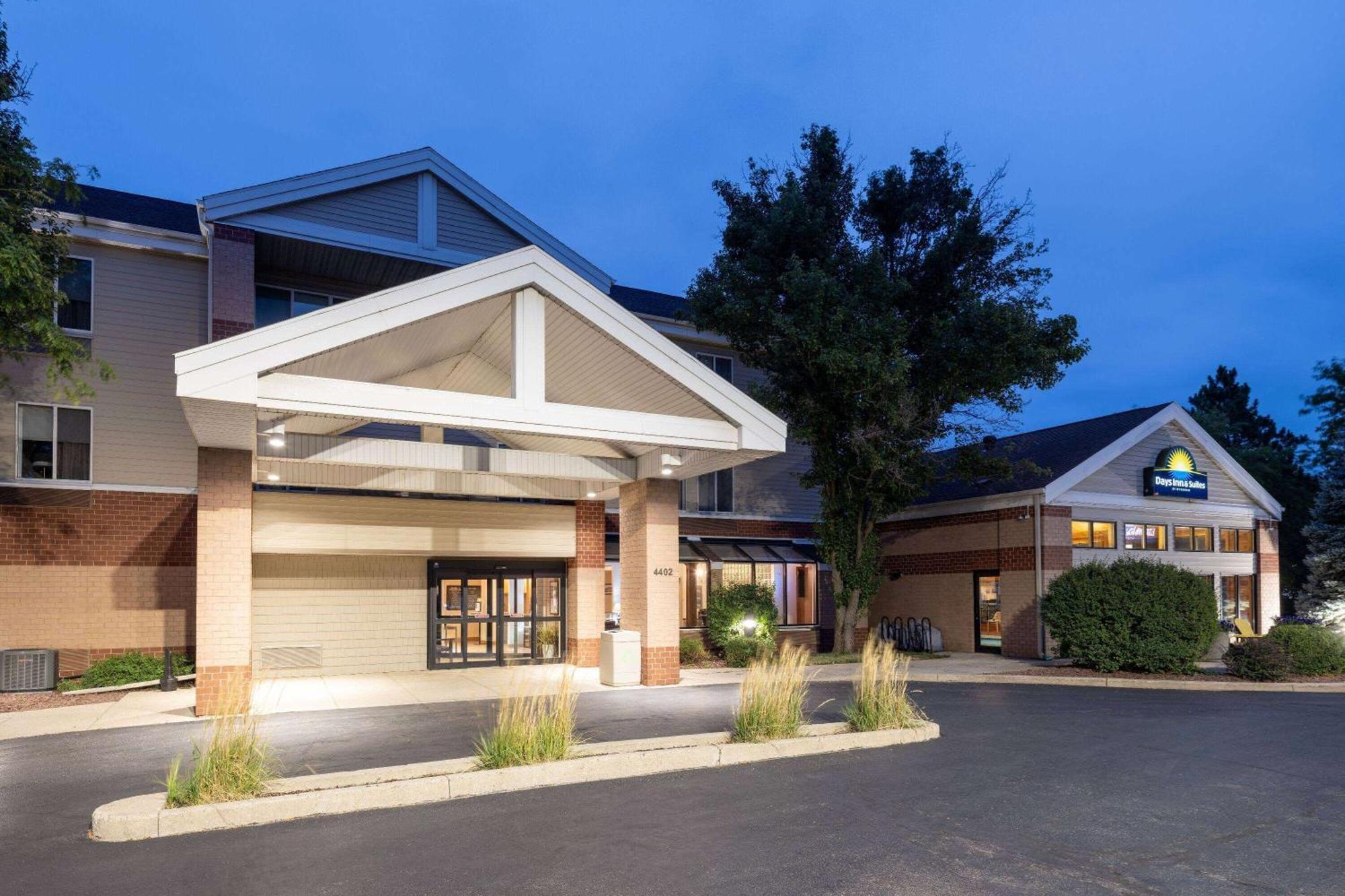 Days Inn & Suites By Wyndham Madison Exteriér fotografie