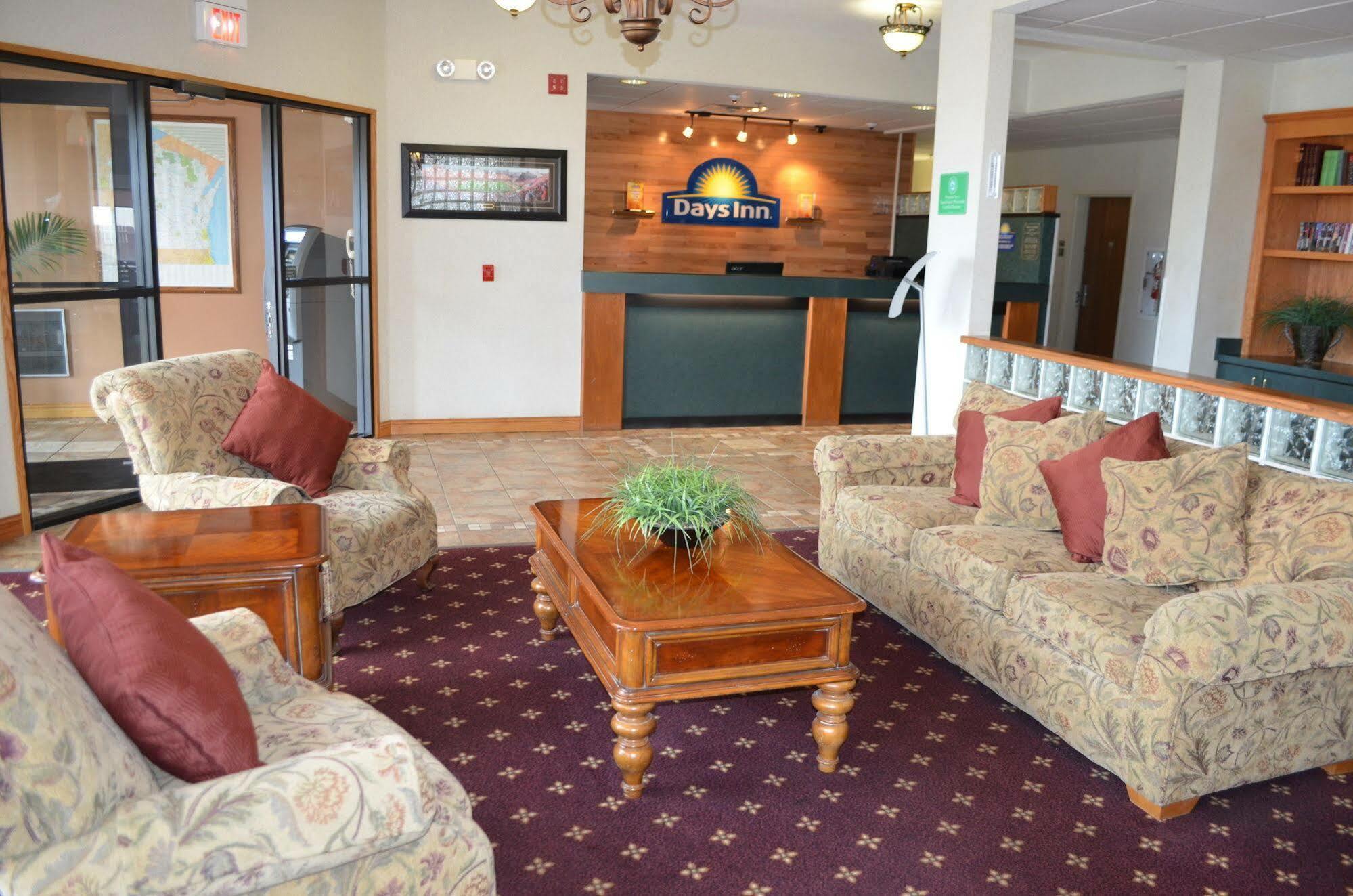 Days Inn & Suites By Wyndham Madison Exteriér fotografie